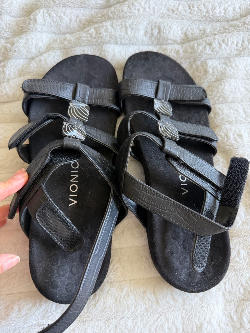 Vionic Women's Black Strappy Slide Sandals with Decorative Buckles size 10